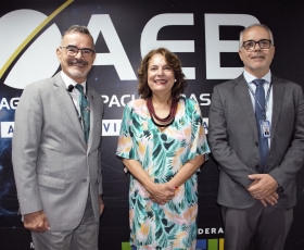 Reitora e pesquisadores da UnB recebem homenagem da Agência Espacial Brasileira. Foto: Beto Monteiro/Ascom UnB. 10/02/2023